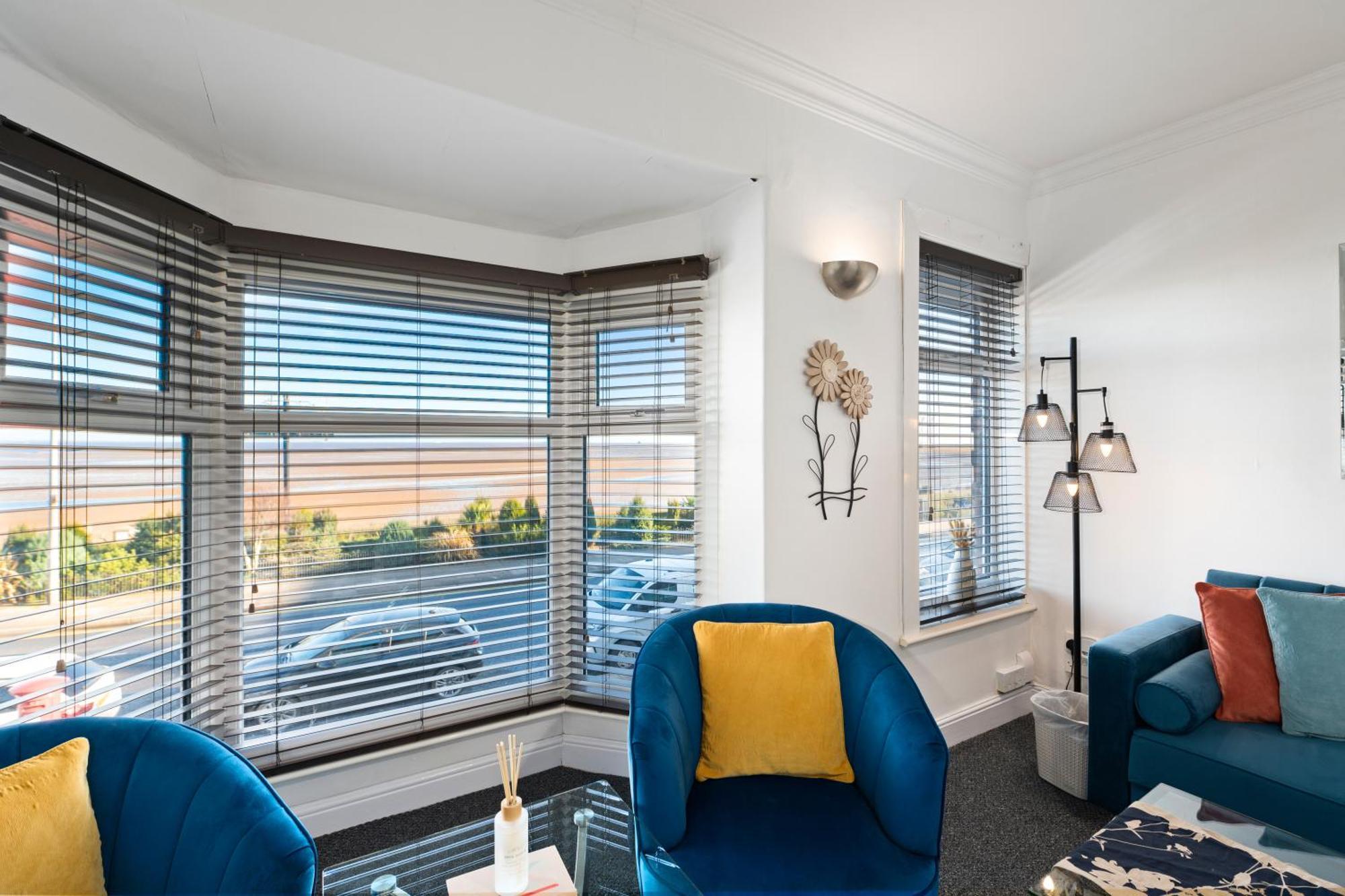 Sunny Seaside Paradise * Cleethorpes